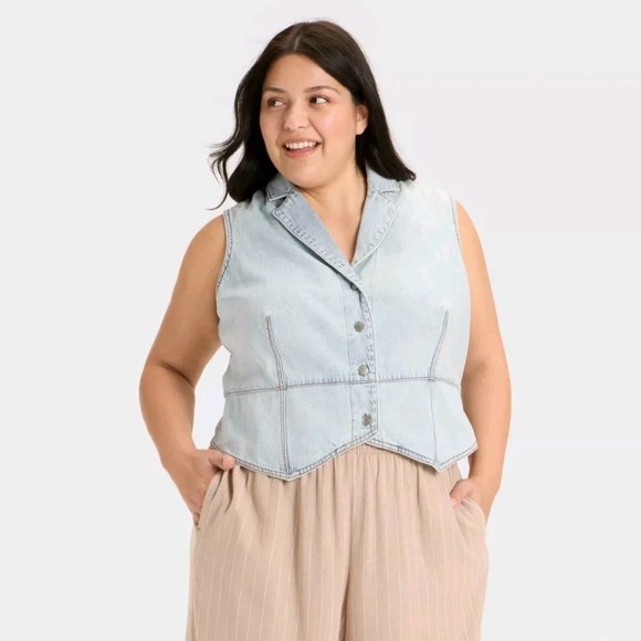 Ava & Viv Jackets & Blazers - NWT Light Wash Button Down Denim Vest 1X